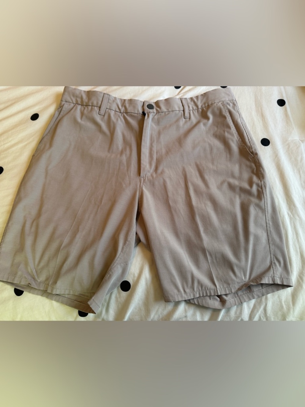 Johnnie O Men's Casual Performance Shorts in Khaki